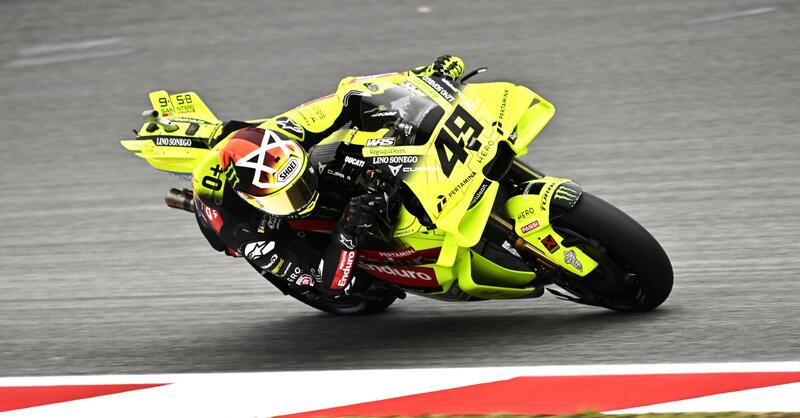 MotoGP 2026. GP di Catalunya. Due bruttissimi incidenti, due piloti in ospedale (&Aacute;lex M&aacute;rquez e Johann Zarco). Gara di 12 giri: vince Fabio Di Giannantonio poi Joan Mir e Fermin Aldeguer [CLASSIFICA]