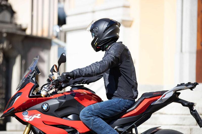 Sicurezza in moto: da Wheelup Alike ACS Gore GT, con airbag integrato