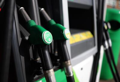 Benzina: le mosse del Governo sulle accise, ore decisive in Consiglio dei Ministri