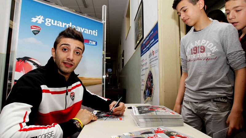 &ldquo;Tim Guarda Avanti&rdquo; Andrea Iannone a scuola