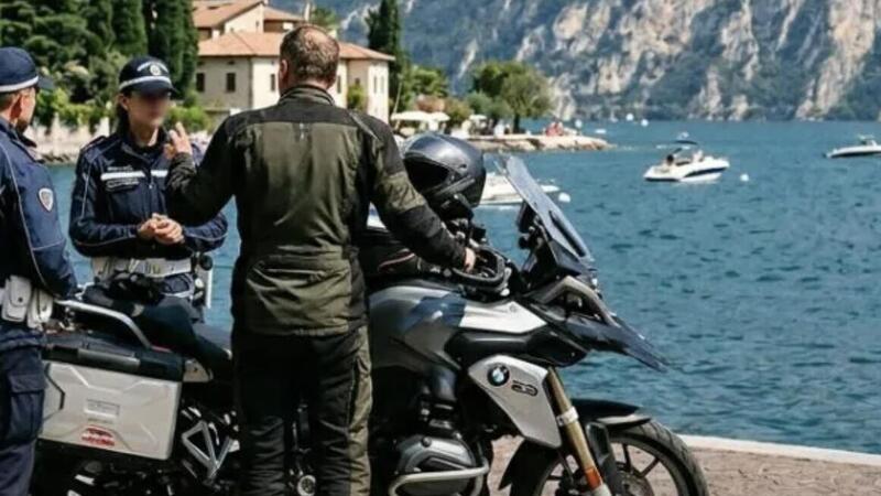 Sposta la moto senza casco...turista multato
