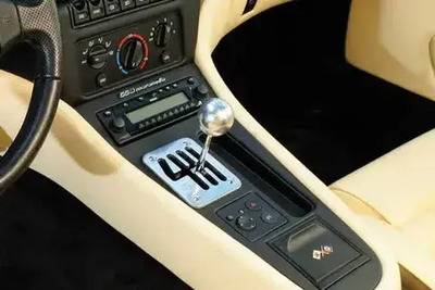 Ferrari riporta il cambio manuale? Il brevetto che fa sognare gli appassionati