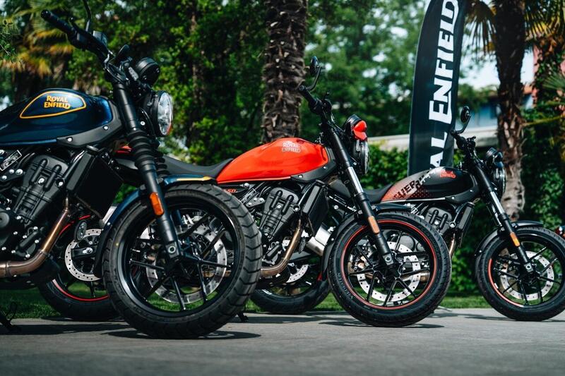 Da sinistra: Guerilla "standard", Apex Red e Apex Black