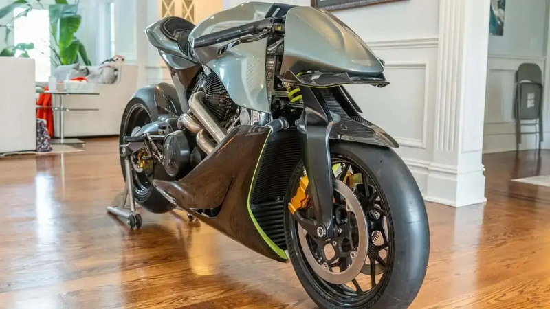 Aston Martin Brough Superior AMB001 va all'asta. Ma finisce male...