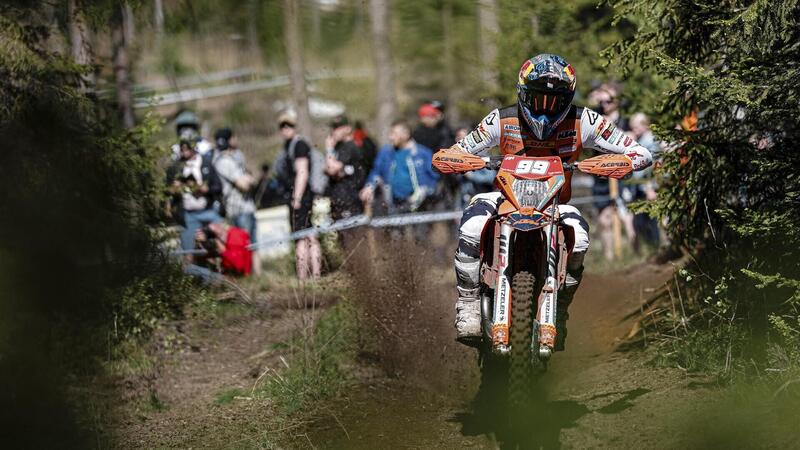 EnduroGP26 #5 Finlandia D1. Verona-Garcia, KTM, scontro avvicinato [VIDEO]