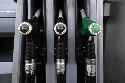 Caro carburanti: taglio delle accise prorogato fino al 6 giugno: cosa cambia per chi va in moto