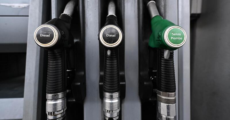 Caro carburanti: taglio delle accise prorogato fino al 6 giugno: cosa cambia per chi va in moto