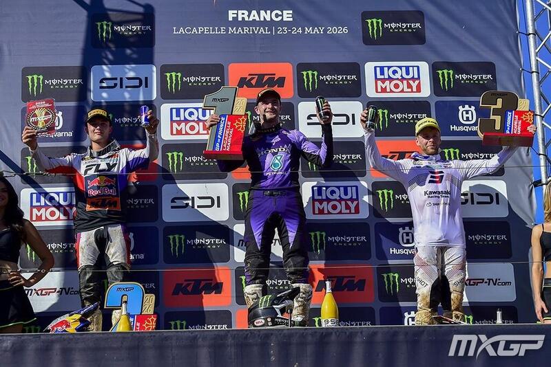 Il podio della MXGP: da sinistra Coenen, Herlings e Febvre