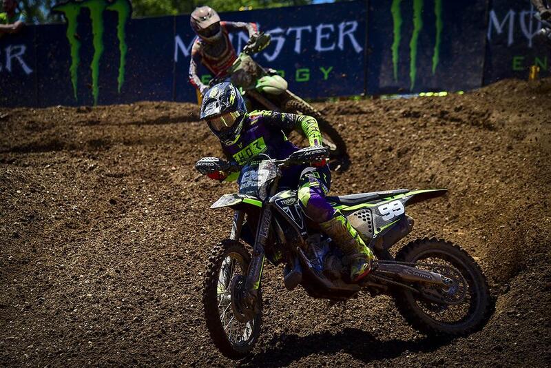 Guillem Farres ha dominato la MX2 con due vittorie di manche