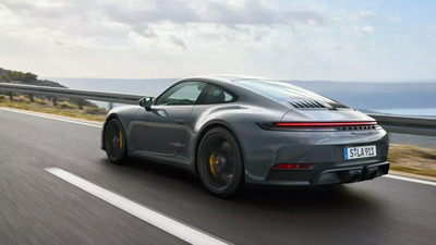 Porsche 911 elettrica rimandata: Porsche conferma benzina e ibrido almeno fino al 2030