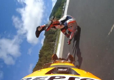 Caduta di Marquez nelle FP3, spalla dislocata. Tutti gli aggiornamenti