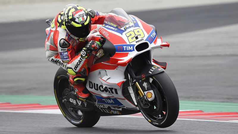 MotoGP 2016. GP d'Austria. Iannone, Rossi e Dovizioso in prima fila