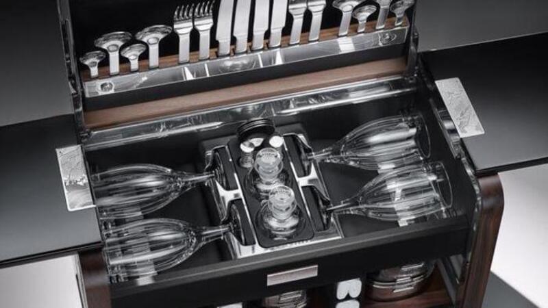 Voglia di picnic? A Pebble Beach in vendita un baule Rolls-Royce da 41.000 euro