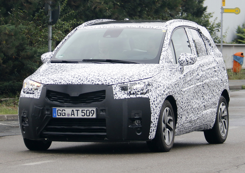 Opel Meriva MPV, i primi scatti