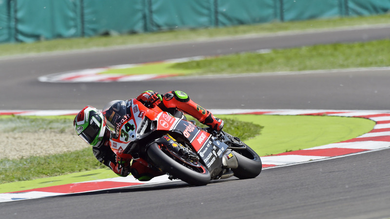 SBK 2015 Imola. Giugliano si aggiudica la Superpole