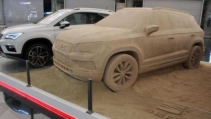 Seat Ateca diventa un castello di sabbia a Barcellona