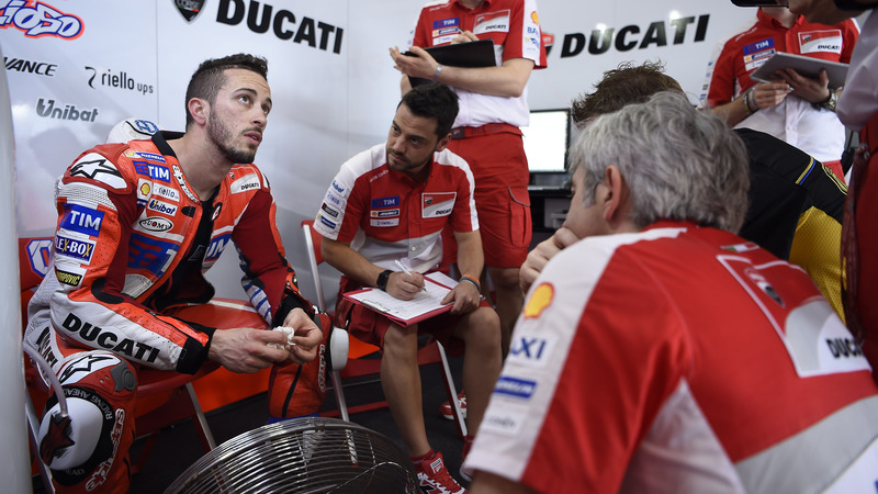 Test Ducati a Misano: distorsione al ginocchio per Dovizioso