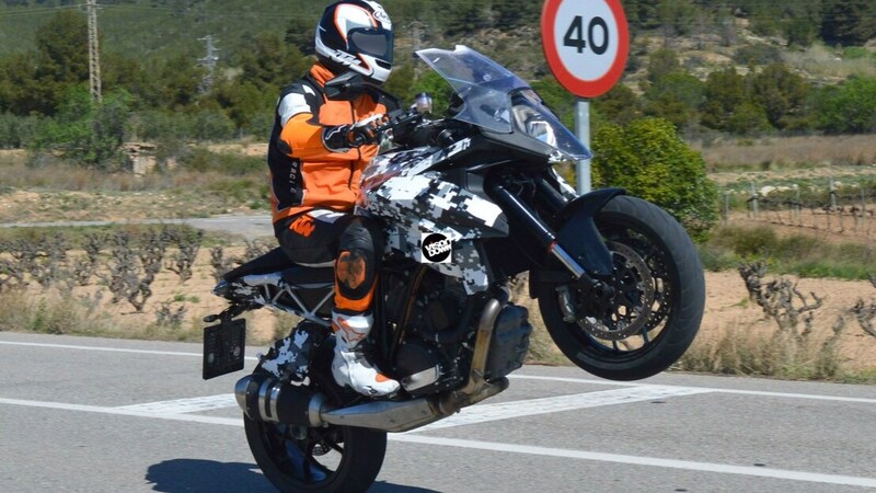 KTM, foto spia su un prototipo 1290