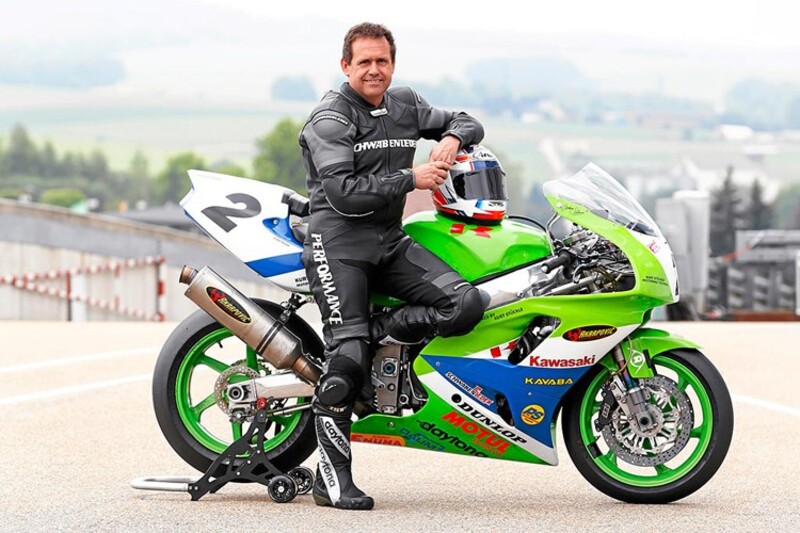 Jochen Schmid ad una rievocazione con la &quot;sua&quot; Kawasaki (foto Speedweek)