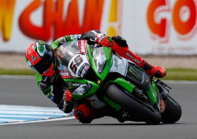 SBK 2015 Donington. Sykes chiude in testa le cronometrate