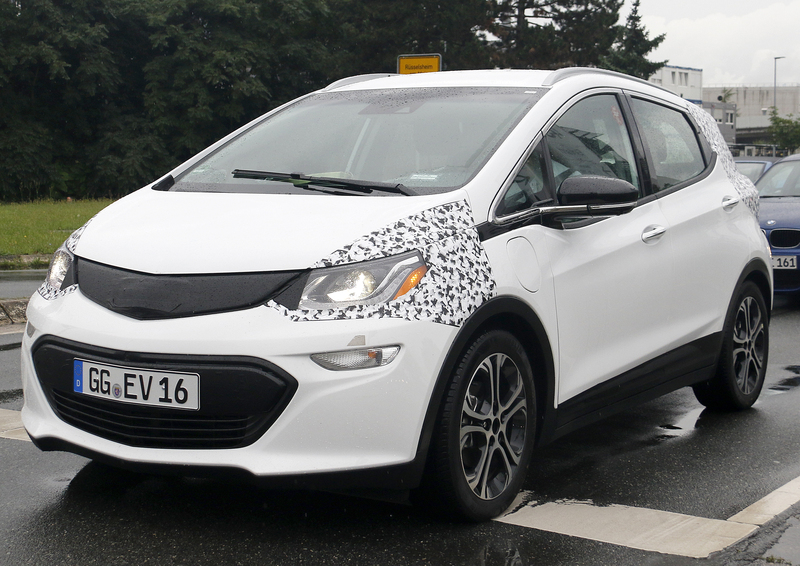 Nuova Opel Ampera-e: nuove foto spia