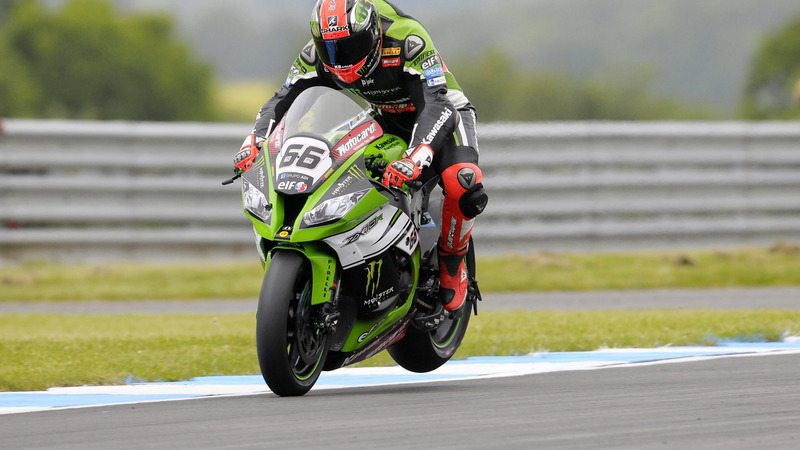 SBK 2015 Donington. Sykes piega Rea e vince gara 1