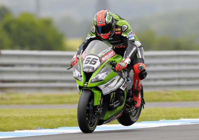 SBK 2015 Donington. Sykes piega Rea e vince gara 1