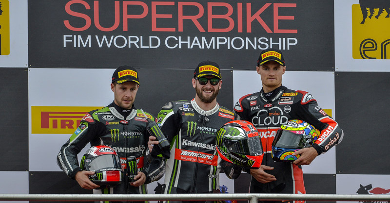 SBK 2015 Donington. Sykes piega Rea e vince gara 1