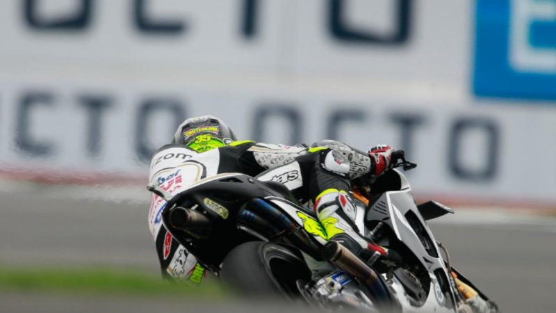 MotoGP. Crutchlow conquista le qualifiche (bagnate) a Silverstone