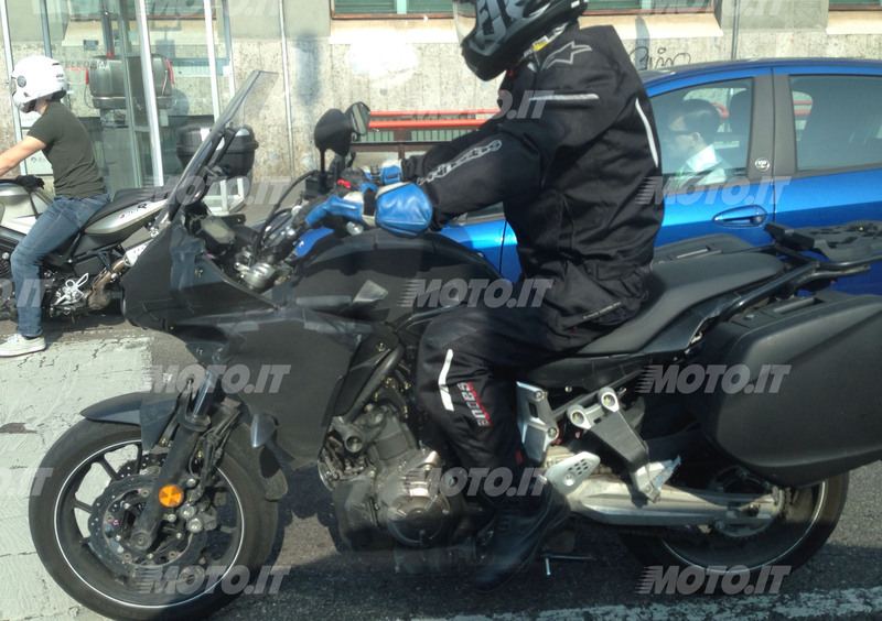 Yamaha MT-07 Crossover 2016: Spy photo