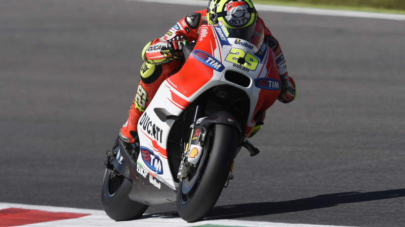 MotoGP 2015, Mugello. Iannone conquista la pole del GP d'Italia