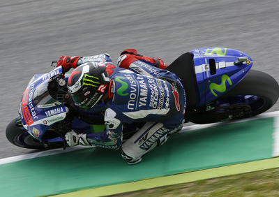 MotoGP 2015, Mugello. Lorenzo è il più veloce del warm up