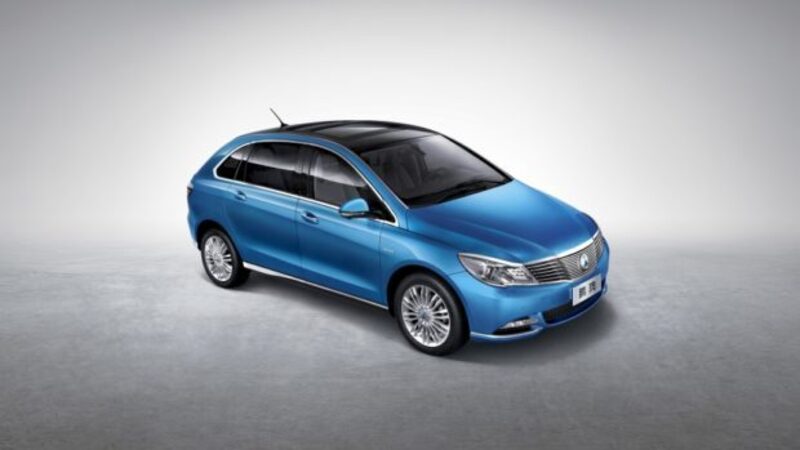 Denza 400, autonomia da 400 km per l&#039;elettrica cinese