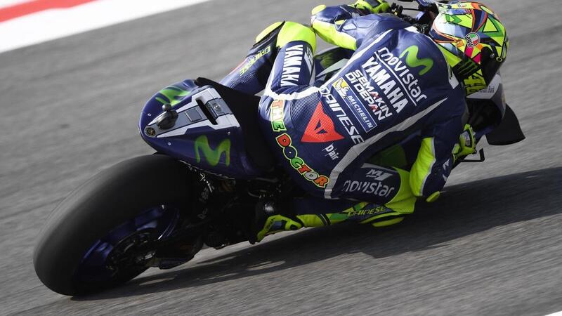 MotoGP 2016. Rossi &egrave; il pi&ugrave; veloce nelle FP1 a Misano