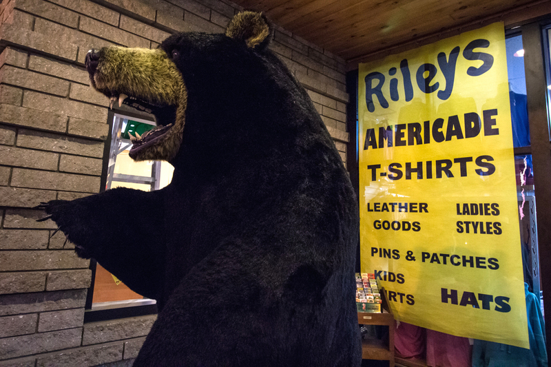T-Shirt e souvenirs sembrano ormai gli unici articoli venduti all'Americade