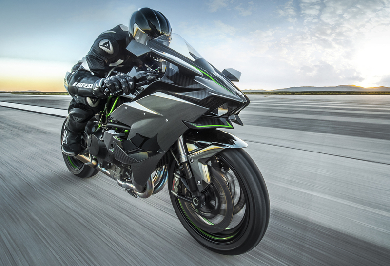 TT: Hillier, un giro del Mountain sulla Ninja H2R