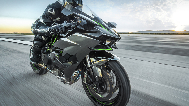 TT: Hillier, un giro del Mountain sulla Ninja H2R