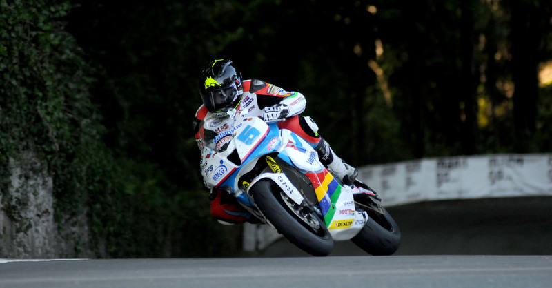 Tourist Trophy 2015, Anstey domina la prima sessione di qualifiche