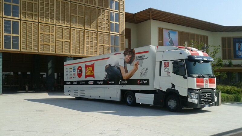 La SIC58 Squadra Corse arriva a il Centro di Arese 