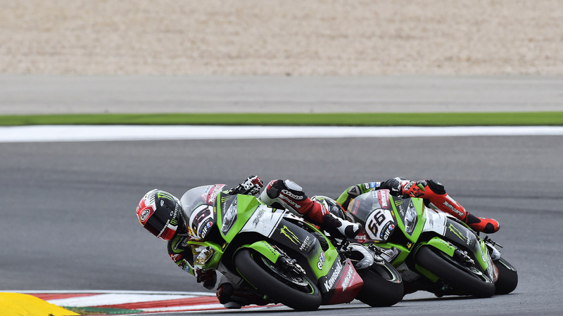 SBK 2015, Portimao. Rea vince sotto la pioggia in gara 1