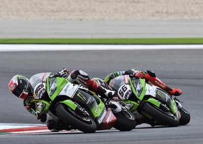 SBK 2015, Portimao. Rea vince sotto la pioggia in gara 1