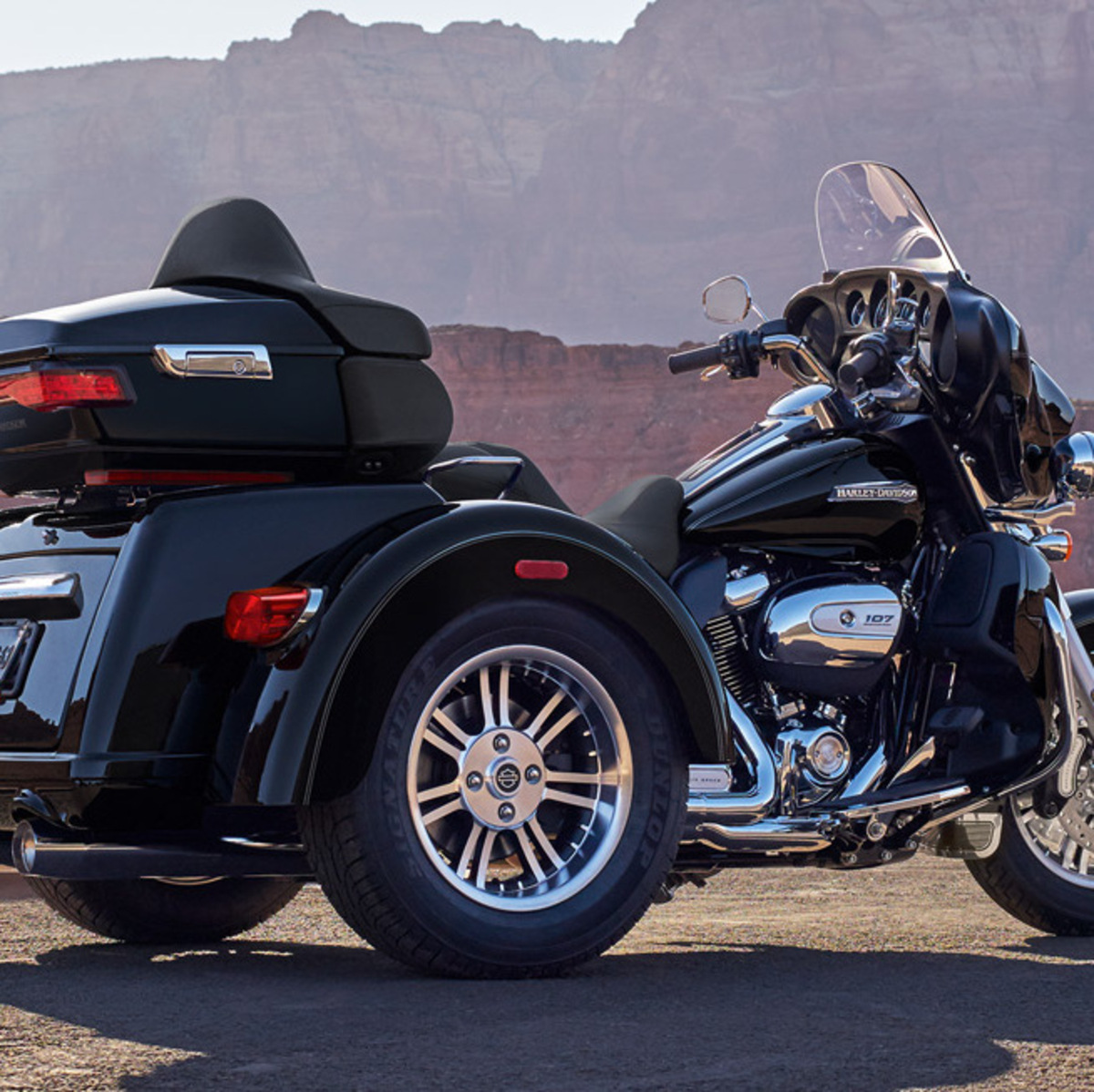 Harley-Davidson 107 Tri Glide Ultra (2016) - FLHTCUTG