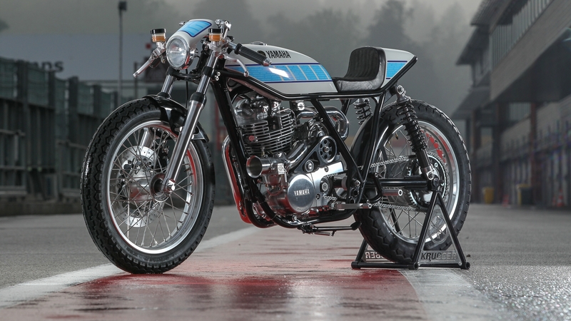 Yamaha SR 400 Krugger, vintage GP style