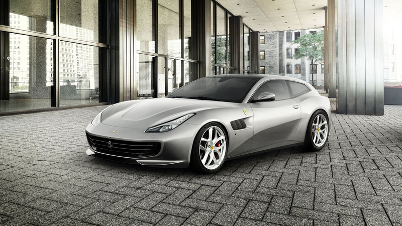 Ferrari GTC4Lusso T al Salone di Parigi 2016