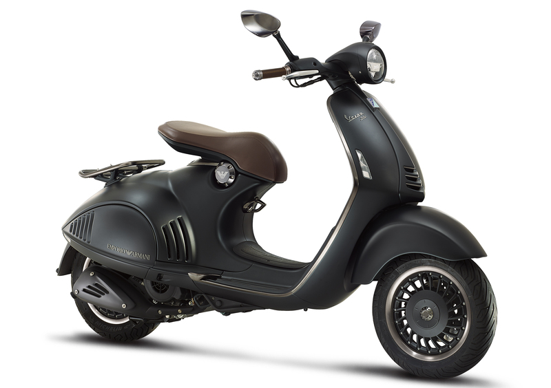 Vespa 946 Emporio Armani