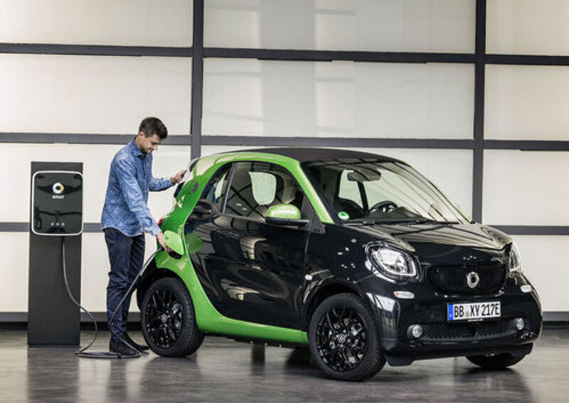 smart: a Parigi arriva l&#039;intera gamma elettrica