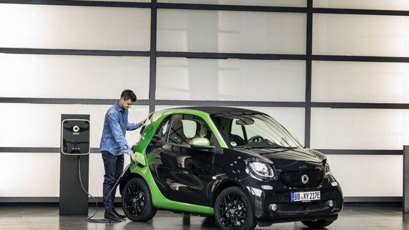 smart: a Parigi arriva l&#039;intera gamma elettrica