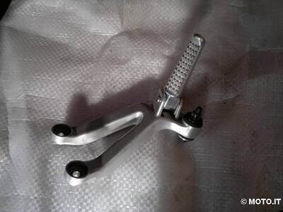 staffa e pedana passeggero dx cbr 900 rr dal 92 a Honda cbr 900 rr