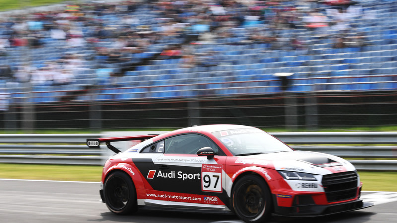 Audi Sport TT Cup, gara2: sfortuna per Davies e Fores