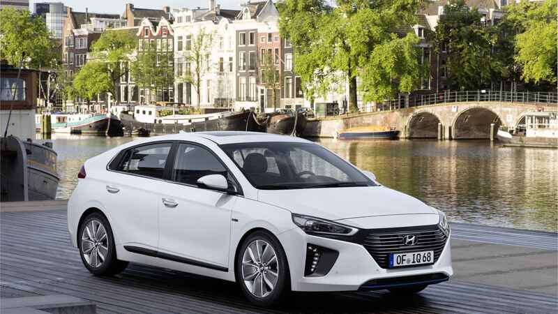 Nuova Hyundai Ioniq, costa meno della Prius